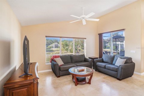 House in Valrico, Florida 4 bedrooms, 188.13 sq.m. № 1662663 - photo 10