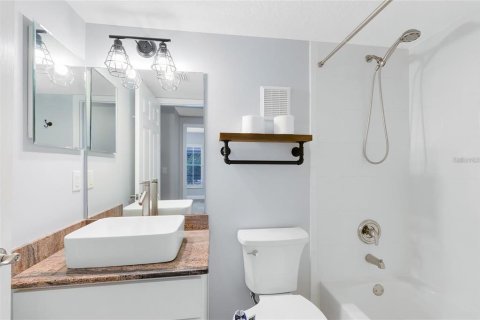 Condo in Altamonte Springs, Florida, 3 bedrooms № 2113819 - photo 19