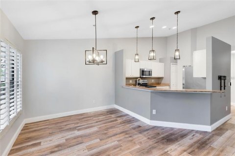 Condo in Altamonte Springs, Florida, 3 bedrooms № 2113819 - photo 9