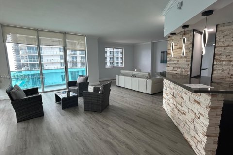 Снять в аренду кондоминиум в Холливуд, Флорида 3 спальни, 234.49м2, № 2168992 - фото 5