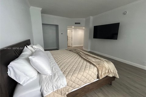 Снять в аренду кондоминиум в Холливуд, Флорида 3 спальни, 234.49м2, № 2168992 - фото 25
