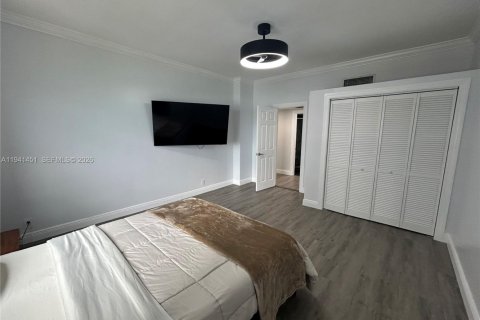 Снять в аренду кондоминиум в Холливуд, Флорида 3 спальни, 234.49м2, № 2168992 - фото 18