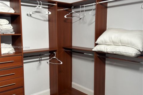 Снять в аренду кондоминиум в Холливуд, Флорида 3 спальни, 234.49м2, № 2168992 - фото 29