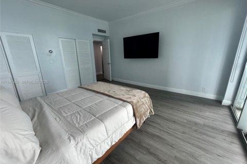 Снять в аренду кондоминиум в Холливуд, Флорида 3 спальни, 234.49м2, № 2168992 - фото 20