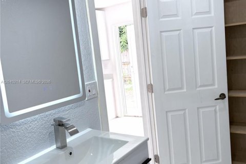 Commercial property in Homestead, Florida 1 bedroom, 180.23 sq.m. № 2086462 - photo 7