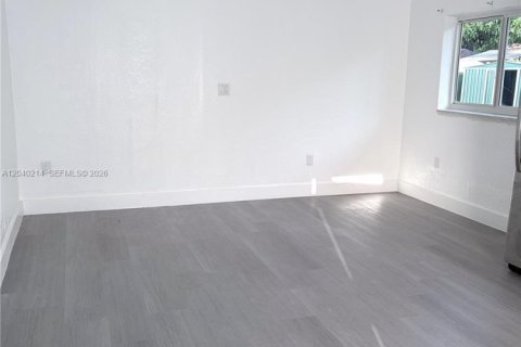 Commercial property in Homestead, Florida 1 bedroom, 180.23 sq.m. № 2086462 - photo 3