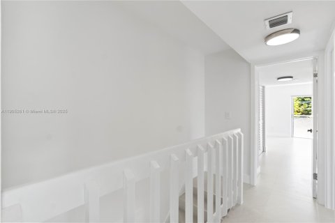 Снять в аренду таунхаус в Майами, Флорида 3 спальни, 129.04м2, № 1956119 - фото 24