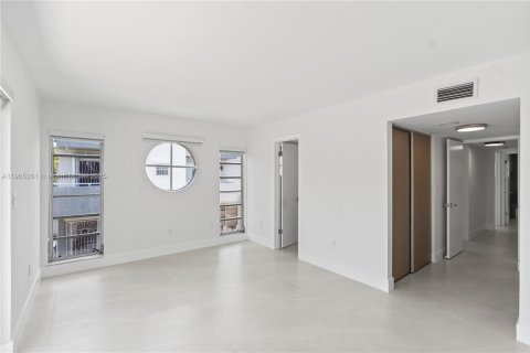 Снять в аренду таунхаус в Майами, Флорида 3 спальни, 129.04м2, № 1956119 - фото 28