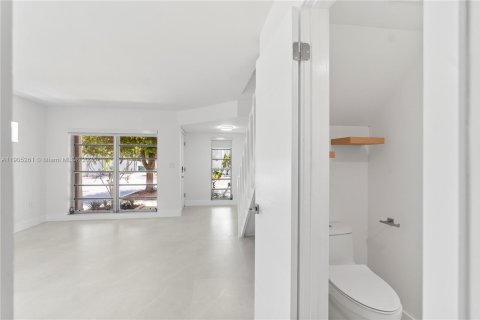 Снять в аренду таунхаус в Майами, Флорида 3 спальни, 129.04м2, № 1956119 - фото 10