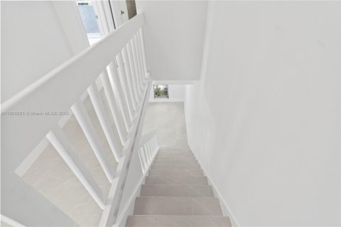 Снять в аренду таунхаус в Майами, Флорида 3 спальни, 129.04м2, № 1956119 - фото 22
