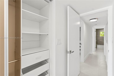 Снять в аренду таунхаус в Майами, Флорида 3 спальни, 129.04м2, № 1956119 - фото 26