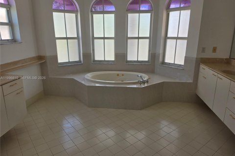 House in Miramar, Florida 4 bedrooms, 325.25 sq.m. № 2058733 - photo 22
