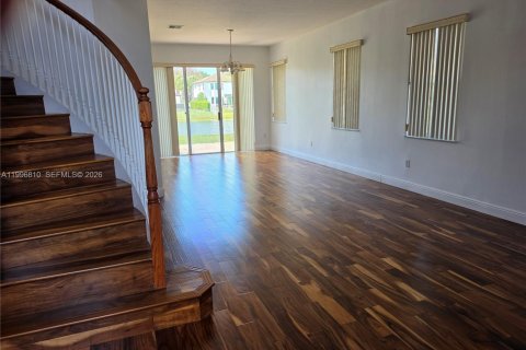 House in Miramar, Florida 4 bedrooms, 325.25 sq.m. № 2058733 - photo 8