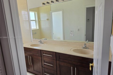 House in Miramar, Florida 4 bedrooms, 325.25 sq.m. № 2058733 - photo 30