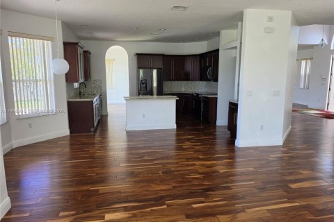 House in Miramar, Florida 4 bedrooms, 325.25 sq.m. № 2058733 - photo 12