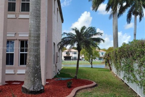 House in Miramar, Florida 4 bedrooms, 325.25 sq.m. № 2058733 - photo 5