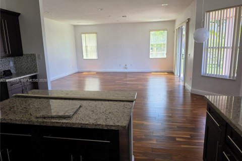 House in Miramar, Florida 4 bedrooms, 325.25 sq.m. № 2058733 - photo 10