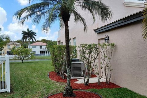 House in Miramar, Florida 4 bedrooms, 325.25 sq.m. № 2058733 - photo 4