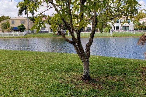 House in Miramar, Florida 4 bedrooms, 325.25 sq.m. № 2058733 - photo 7