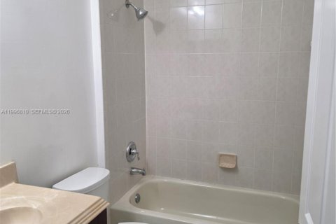 House in Miramar, Florida 4 bedrooms, 325.25 sq.m. № 2058733 - photo 16