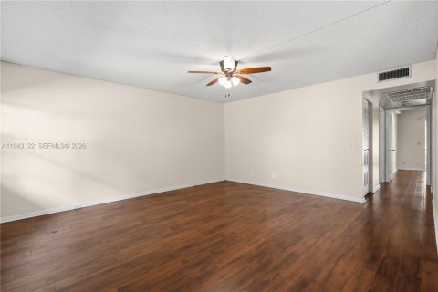 Copropriété à vendre à Pembroke Pines, Floride: 2 chambres, 96.99 m2 № 1999537 - photo 11