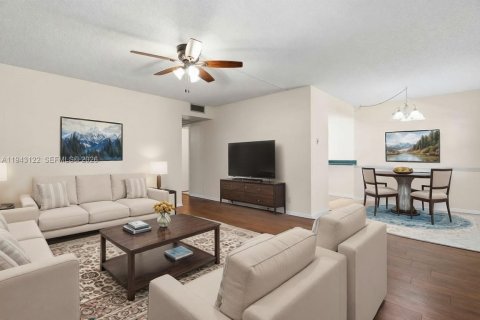 Copropriété à vendre à Pembroke Pines, Floride: 2 chambres, 96.99 m2 № 1999537 - photo 14