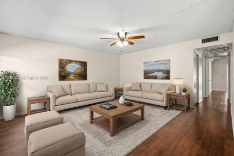 Copropriété à vendre à Pembroke Pines, Floride: 2 chambres, 96.99 m2 № 1999537 - photo 12