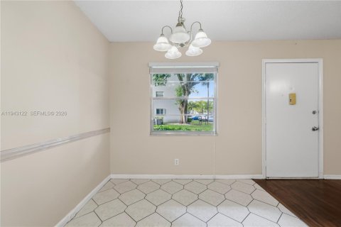 Copropriété à vendre à Pembroke Pines, Floride: 2 chambres, 96.99 m2 № 1999537 - photo 20