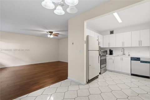 Copropriété à vendre à Pembroke Pines, Floride: 2 chambres, 96.99 m2 № 1999537 - photo 19