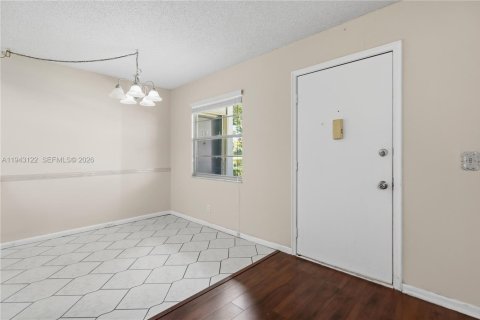 Copropriété à vendre à Pembroke Pines, Floride: 2 chambres, 96.99 m2 № 1999537 - photo 10