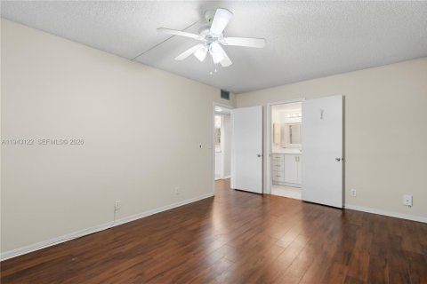 Copropriété à vendre à Pembroke Pines, Floride: 2 chambres, 96.99 m2 № 1999537 - photo 29