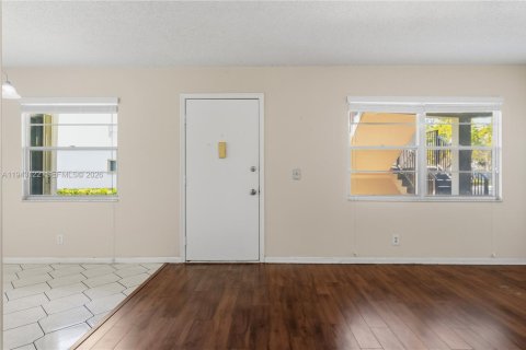 Copropriété à vendre à Pembroke Pines, Floride: 2 chambres, 96.99 m2 № 1999537 - photo 9