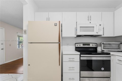 Copropriété à vendre à Pembroke Pines, Floride: 2 chambres, 96.99 m2 № 1999537 - photo 25