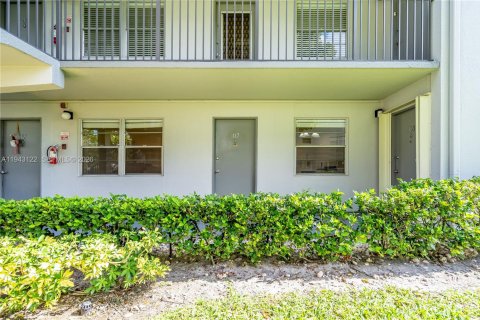 Copropriété à vendre à Pembroke Pines, Floride: 2 chambres, 96.99 m2 № 1999537 - photo 6