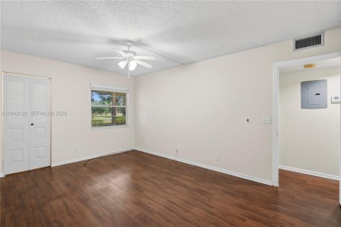 Copropriété à vendre à Pembroke Pines, Floride: 2 chambres, 96.99 m2 № 1999537 - photo 28