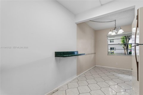Copropriété à vendre à Pembroke Pines, Floride: 2 chambres, 96.99 m2 № 1999537 - photo 26