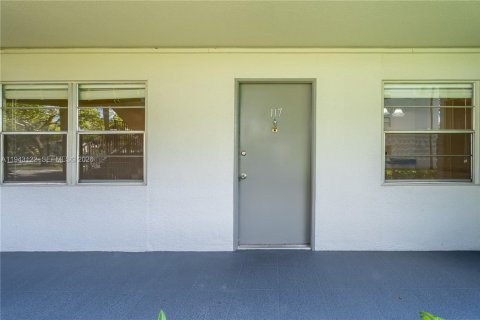 Copropriété à vendre à Pembroke Pines, Floride: 2 chambres, 96.99 m2 № 1999537 - photo 7