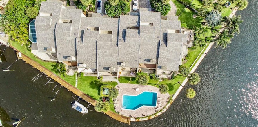 Adosado en Highland Beach, Florida 3 dormitorios, 213.68 m2 № 1100877