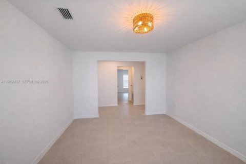 Villa ou maison à louer à Fort Myers, Floride: 4 chambres, 201.97 m2 № 2025130 - photo 16