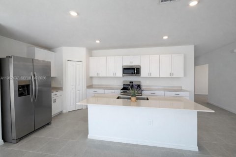 Villa ou maison à louer à Fort Myers, Floride: 4 chambres, 201.97 m2 № 2025130 - photo 4