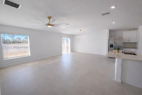 Villa ou maison à louer à Fort Myers, Floride: 4 chambres, 201.97 m2 № 2025130 - photo 6