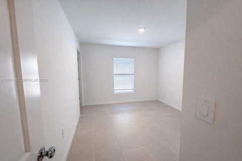 Villa ou maison à louer à Fort Myers, Floride: 4 chambres, 201.97 m2 № 2025130 - photo 19