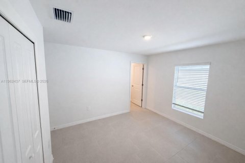 Villa ou maison à louer à Fort Myers, Floride: 4 chambres, 201.97 m2 № 2025130 - photo 20