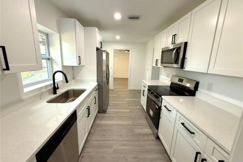 Casa en venta en Orlando, Florida, 4 dormitorios, 204.01 m2 № 2157104 - foto 11