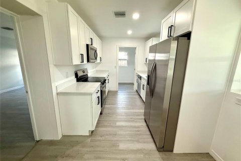 Casa en venta en Orlando, Florida, 4 dormitorios, 204.01 m2 № 2157104 - foto 8