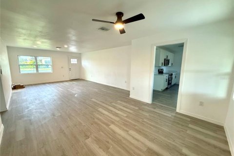 Casa en venta en Orlando, Florida, 4 dormitorios, 204.01 m2 № 2157104 - foto 7