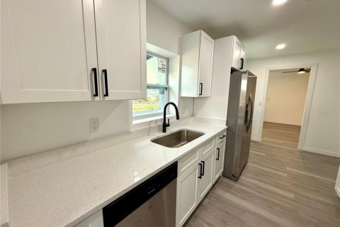Casa en venta en Orlando, Florida, 4 dormitorios, 204.01 m2 № 2157104 - foto 12