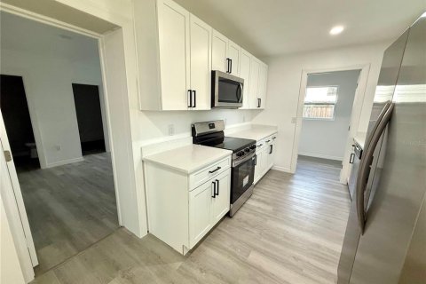 Casa en venta en Orlando, Florida, 4 dormitorios, 204.01 m2 № 2157104 - foto 9