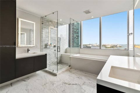 Copropriété à louer à Miami, Floride: 3 chambres, 203.27 m2 № 1920073 - photo 12