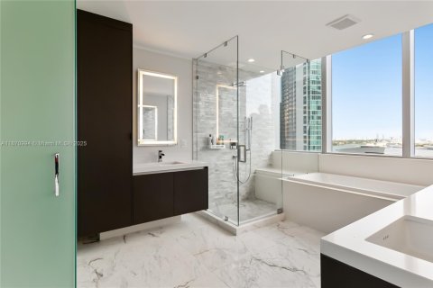 Copropriété à louer à Miami, Floride: 3 chambres, 203.27 m2 № 1920073 - photo 14
